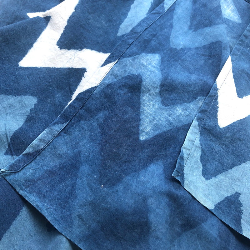 Indigo dabu block print in zig zag design - Pallu Design